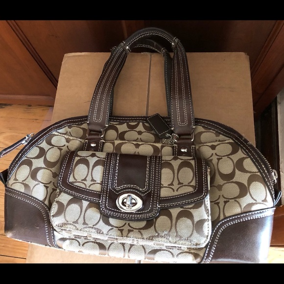 Coach Hampton signature satchel. Needs some TLC - Picture 3 of 15